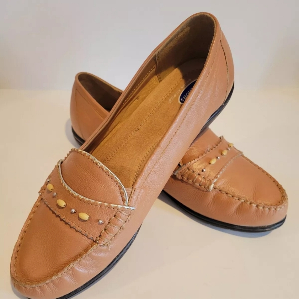 New DR scholls Tan Flats with Decorative Studs and Comfortable Slip-On 10W